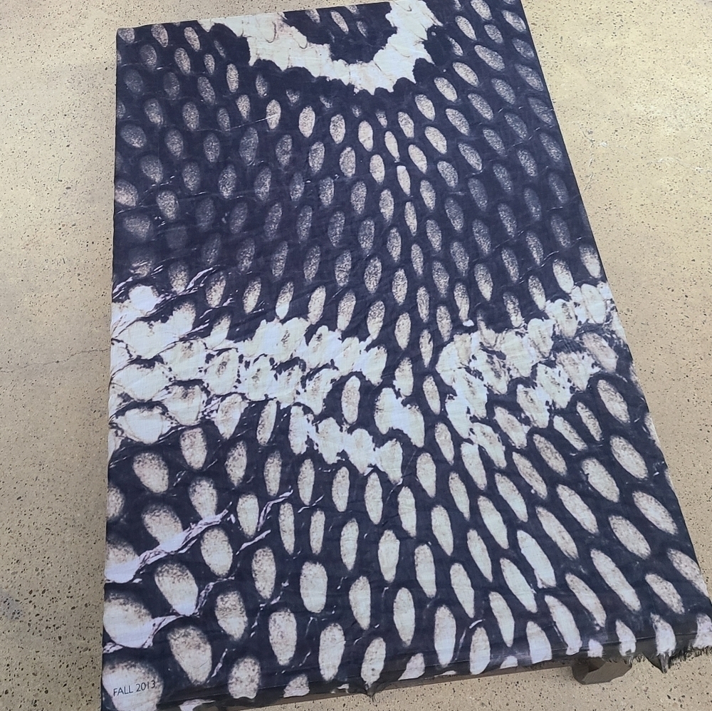 Yigal Azrouel Fall 2013 Scarf - Picture 10 of 11